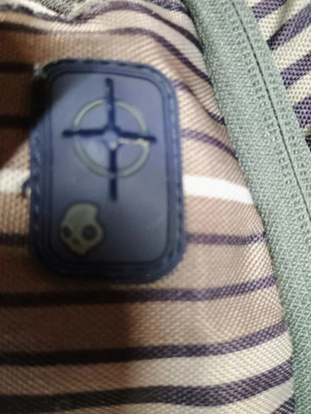 EUC VTG Skullcandy Navy Blue & Gray Striped Skateboard Backpack Tech Pocket